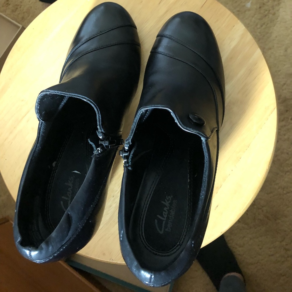 Clarks Caraway Moon Booties Black 8M
